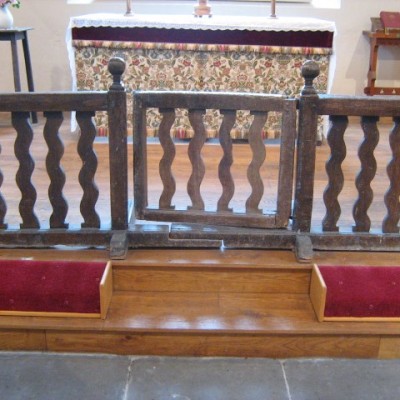 Altar gate